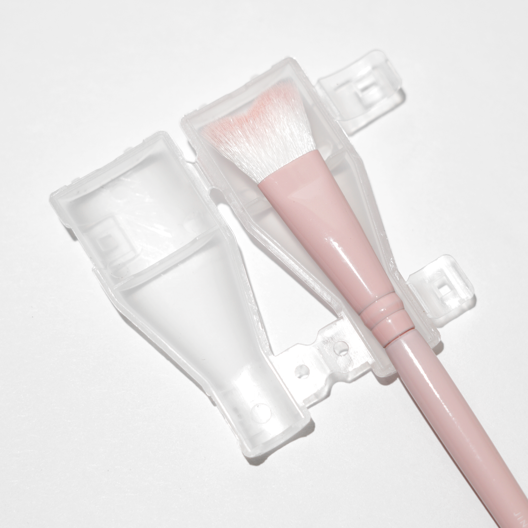 lash_cleanser_brush_closup.png